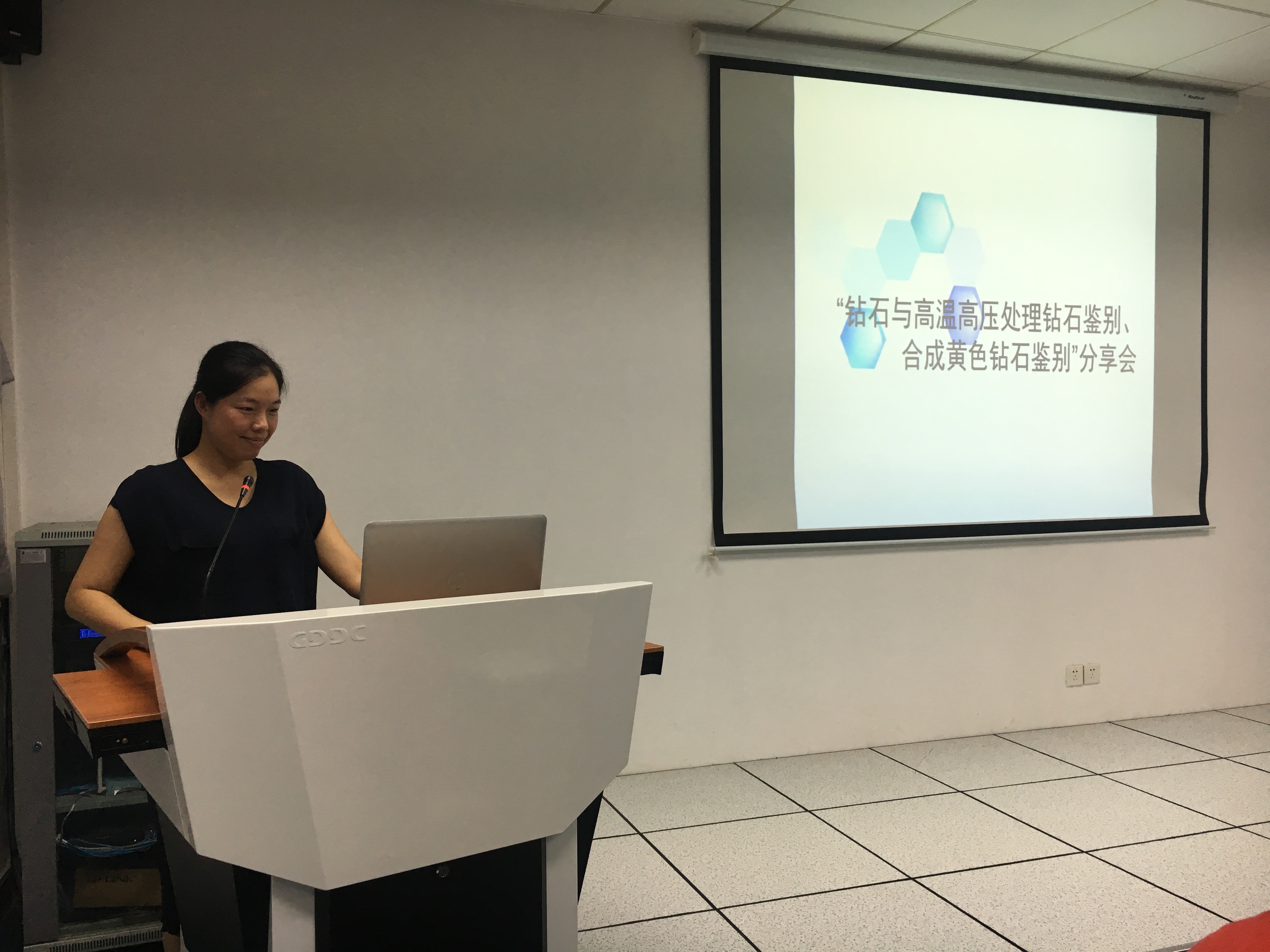 開展技能知識(shí)培訓(xùn)  提高日常檢測(cè)水平2.jpg